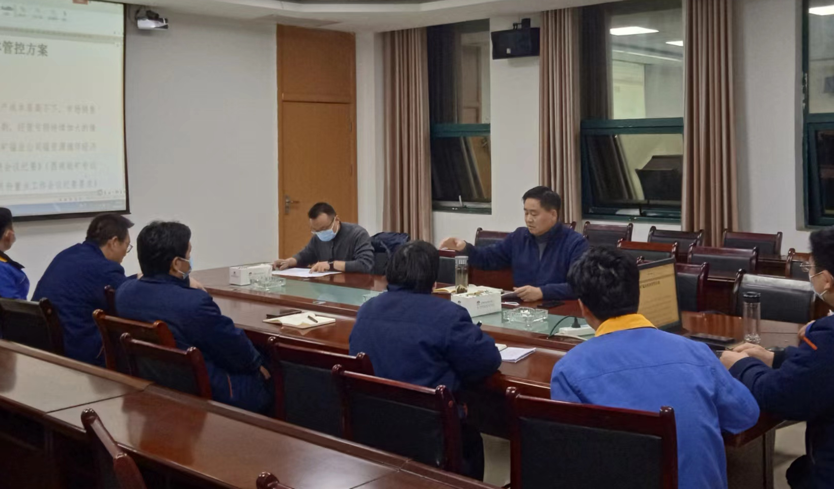 能礦錳業(yè)召開黨建工作、意識(shí)形態(tài)工作專題會(huì)議